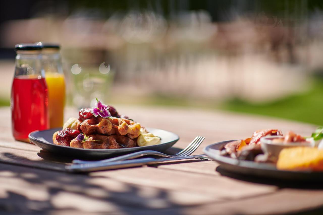 מרטינבורו Parehua Resort מראה חיצוני תמונה A typical meal at the restaurant