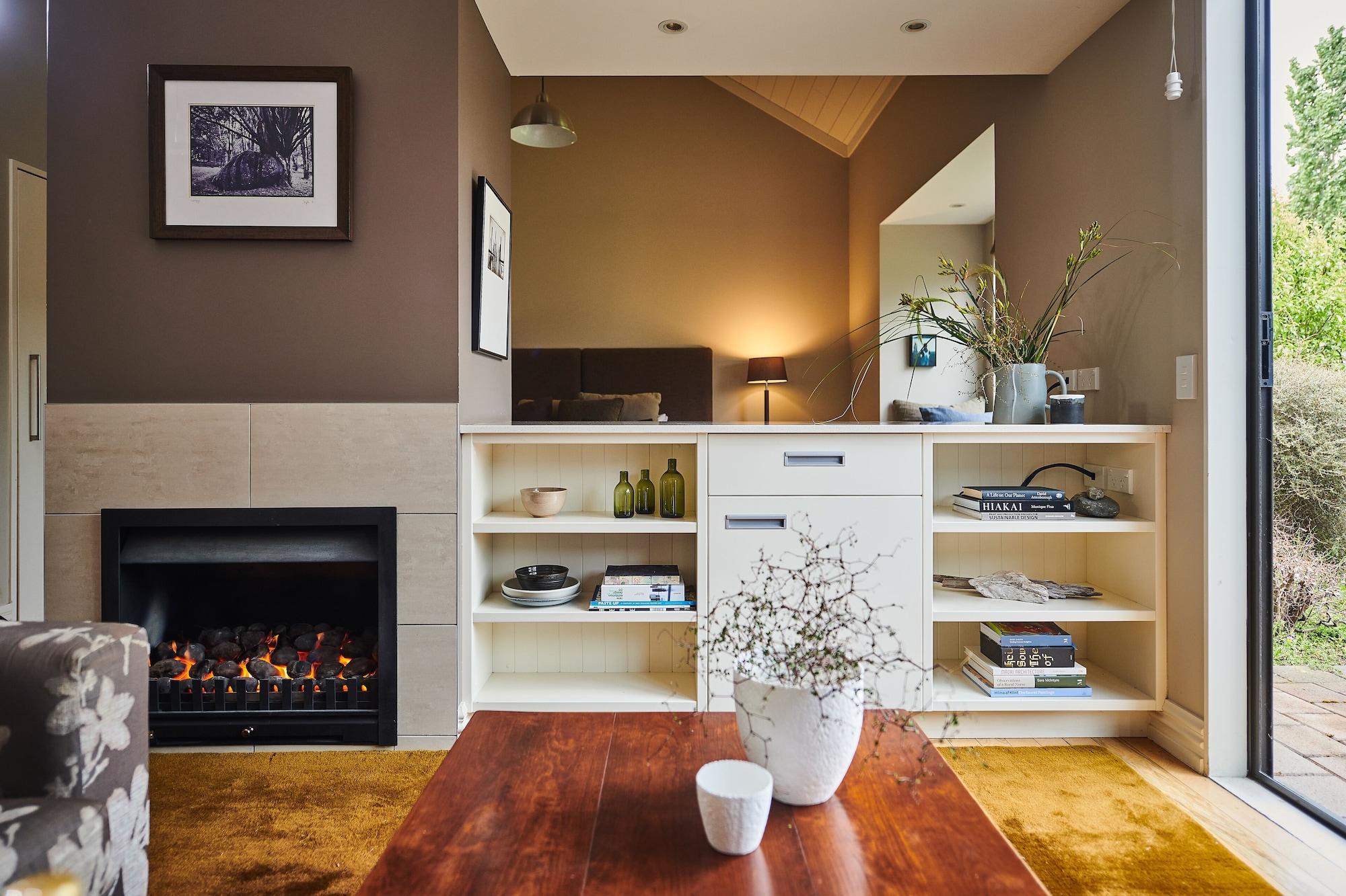 מרטינבורו Parehua Resort מראה חיצוני תמונה A fireplace in a home