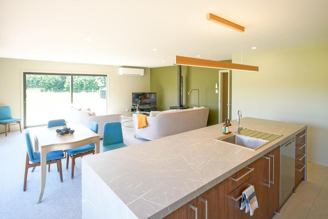 מרטינבורו Parehua Resort מראה חיצוני תמונה A kitchen with a linear layout