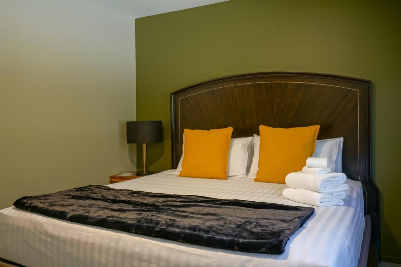 מרטינבורו Parehua Resort מראה חיצוני תמונה A bed